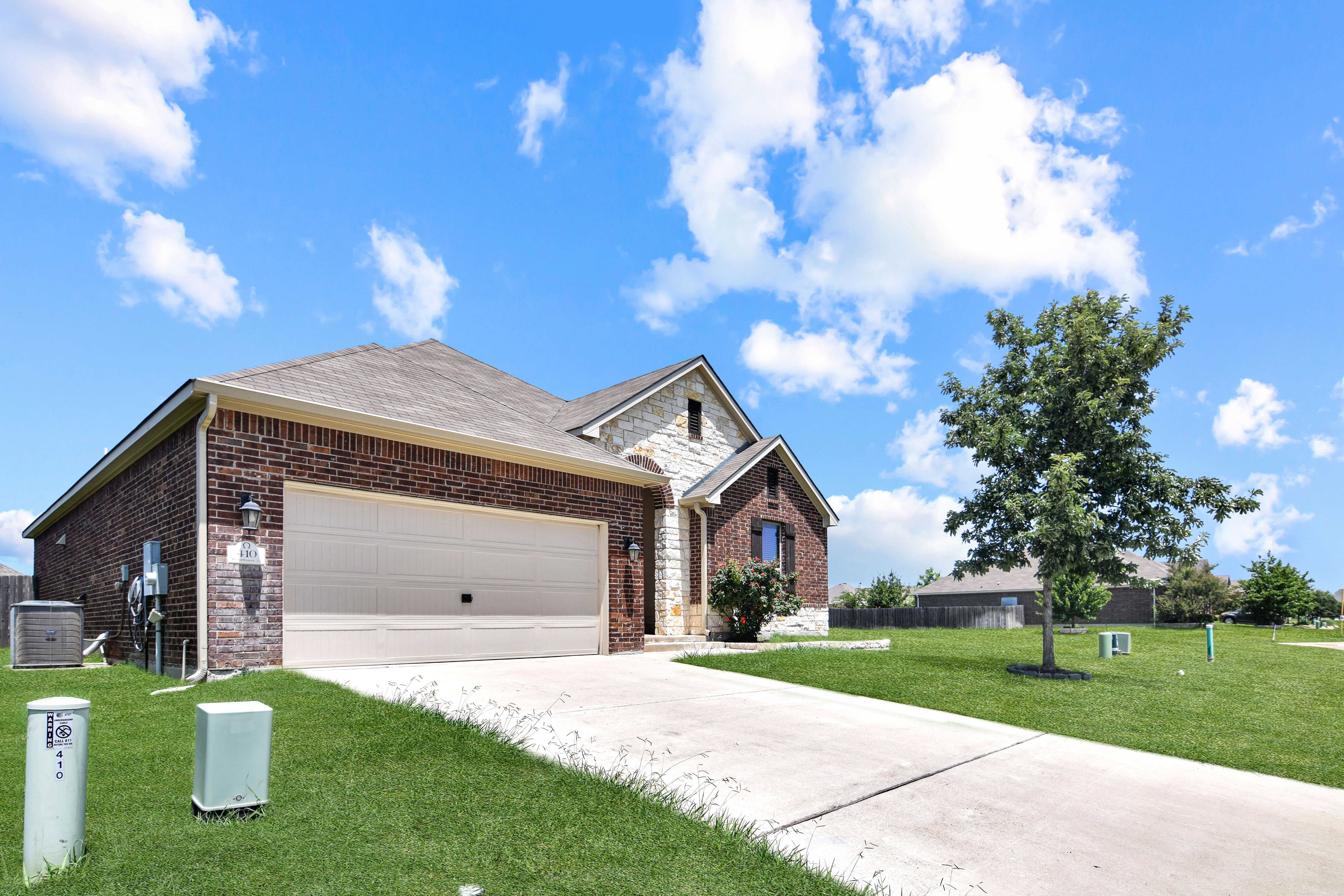410 Stonehouse Ln – photo 3