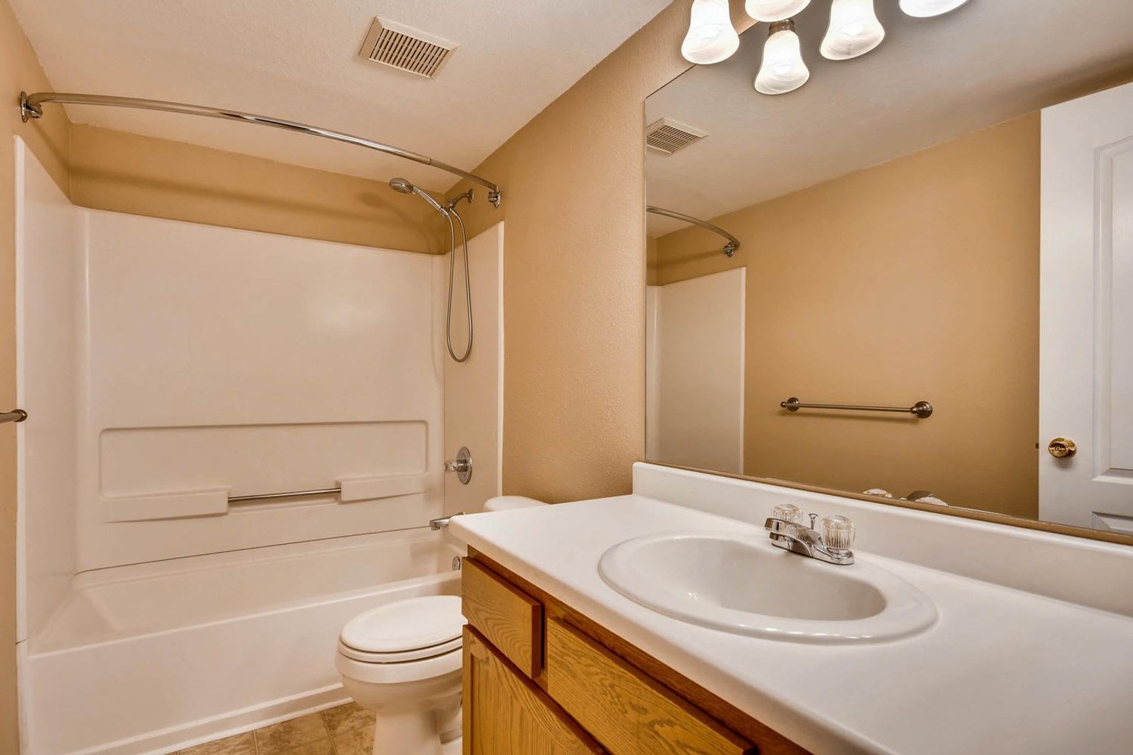 2 Bedroom Between Breck And Frisco Top Floor Heat Included 1 Car Garage Vaulted Ceilings Greenbelt On The Colorado Trail – photo 5