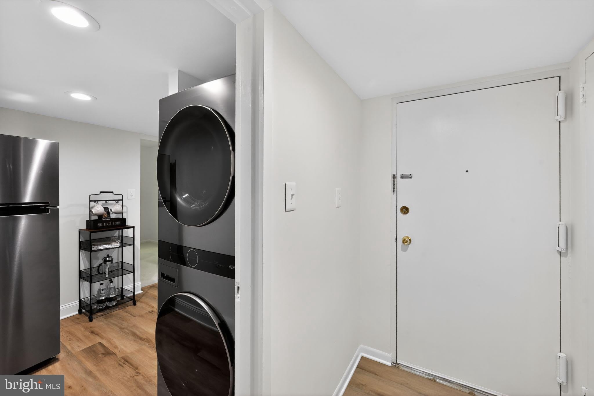 1533 NORTHGATE Square – photo 3