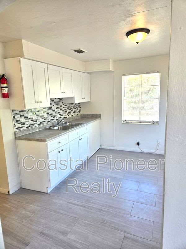 3405 E 21st Ave – photo 4