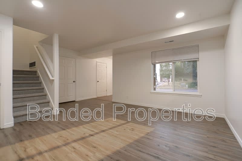 325 East Mill Street South – photo 3