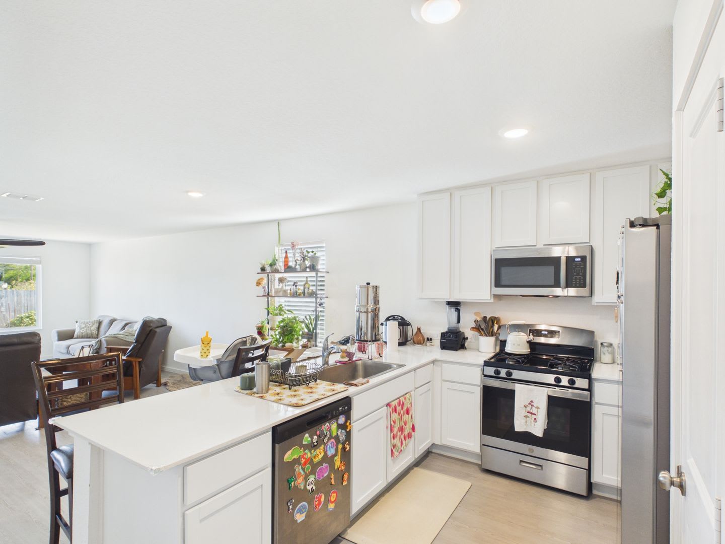 3-Bedroom Home with Updated Kitchen, Garage & Covered Porch – photo 2