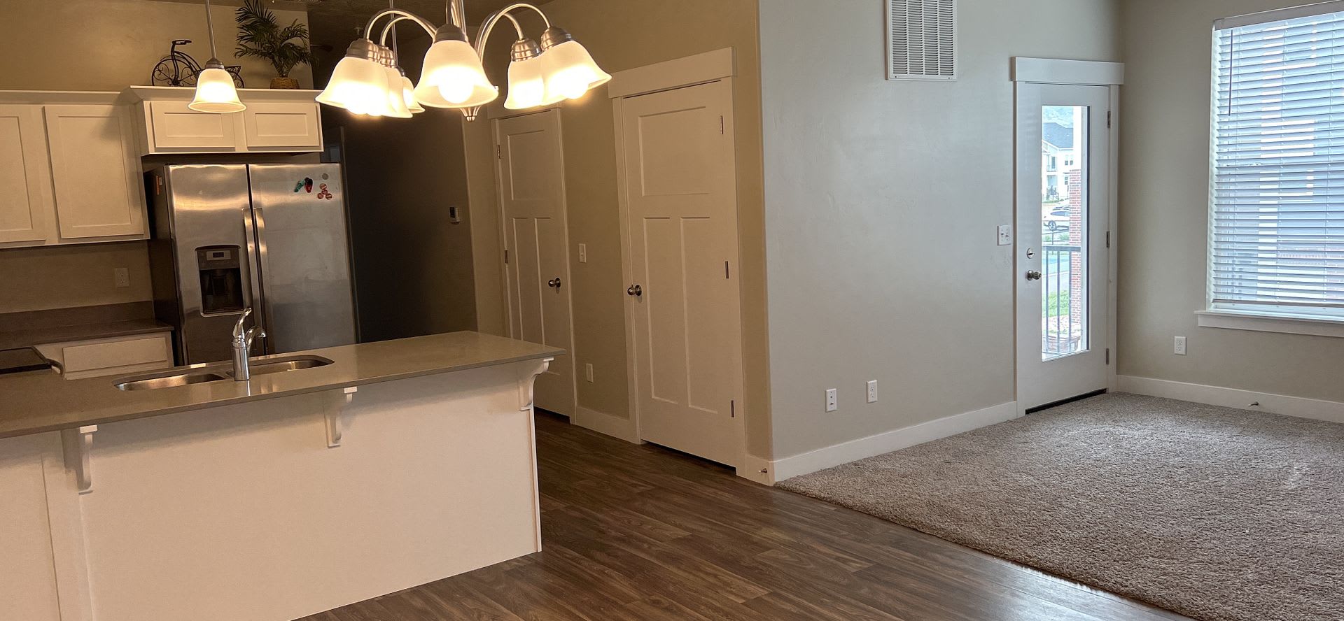 Beautiful Newly Built 3 bedroom, 2 bathroom Condo in Vineyard! – photo 3