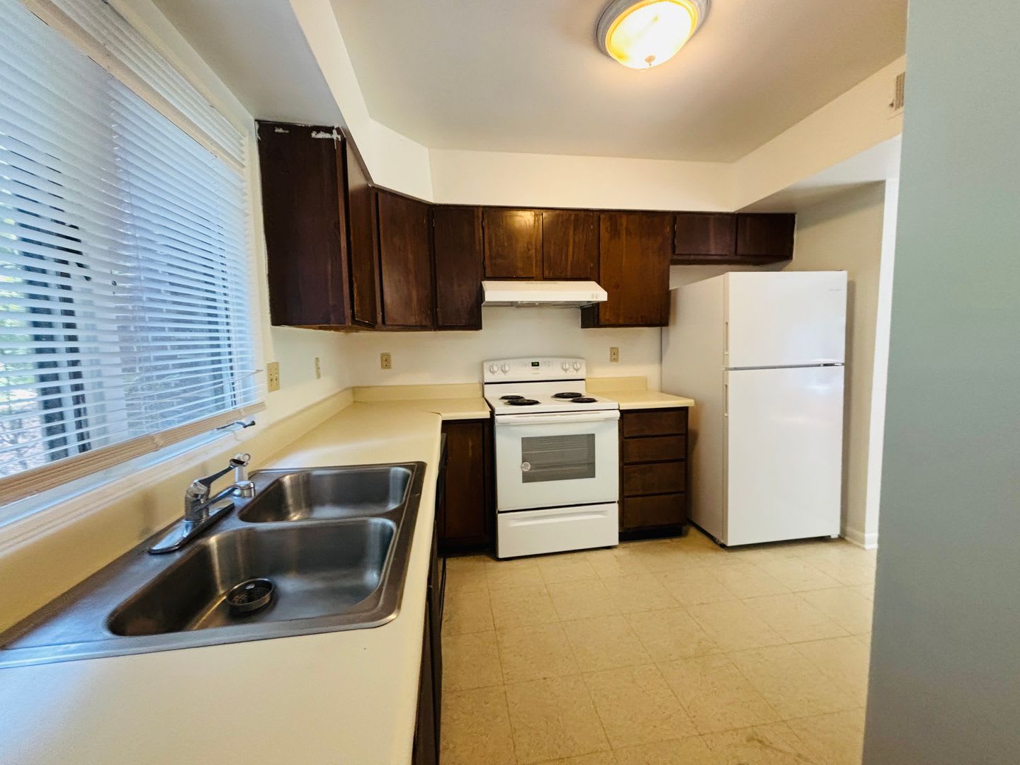 3 Bedroom 2.5 Bath Townhouse – photo 4