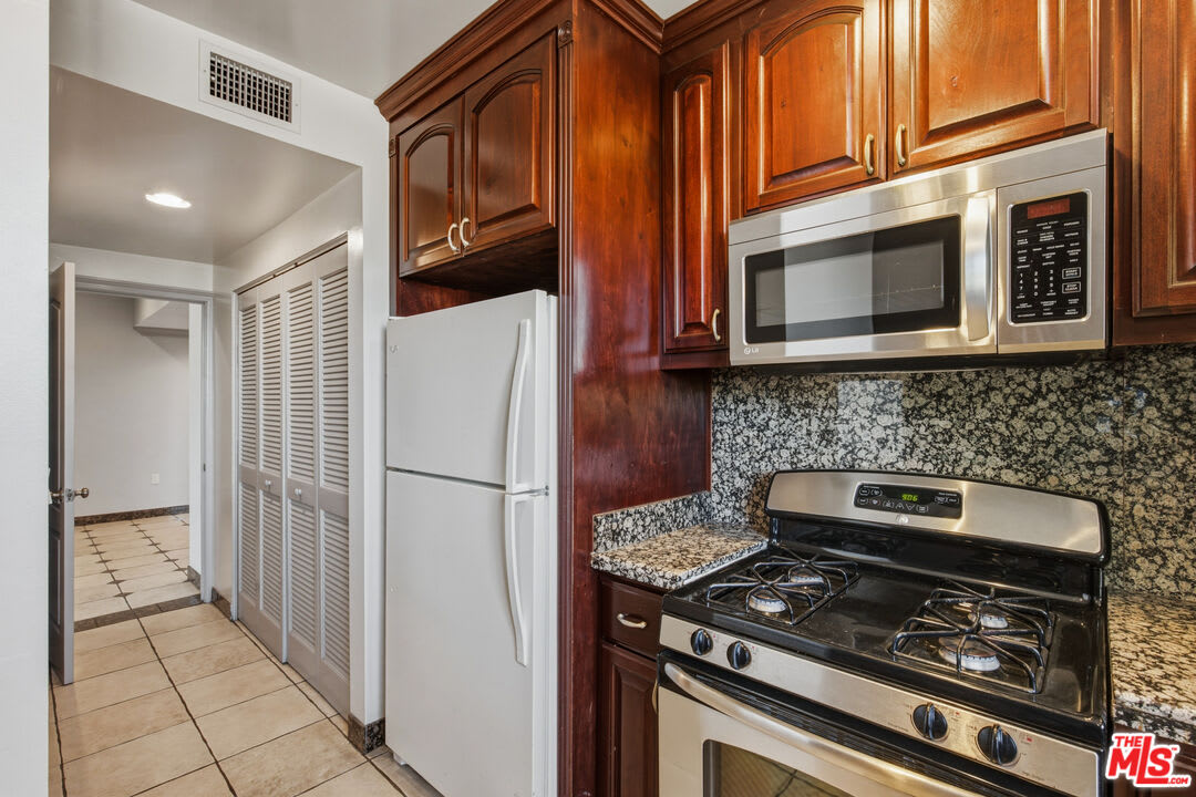 1132 South Doheny Drive – photo 1