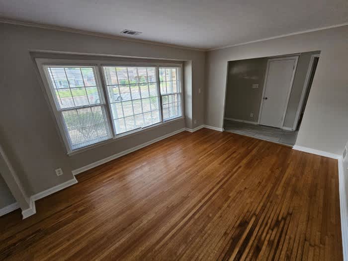 5566 Forsyth Drive – photo 2