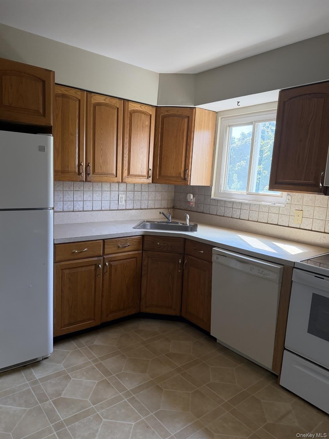 685 3rd Street – photo 3