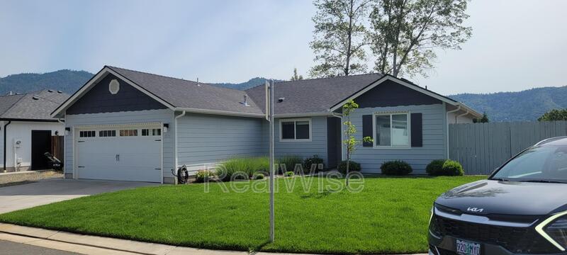 1775 Daffodil Ln – photo 3