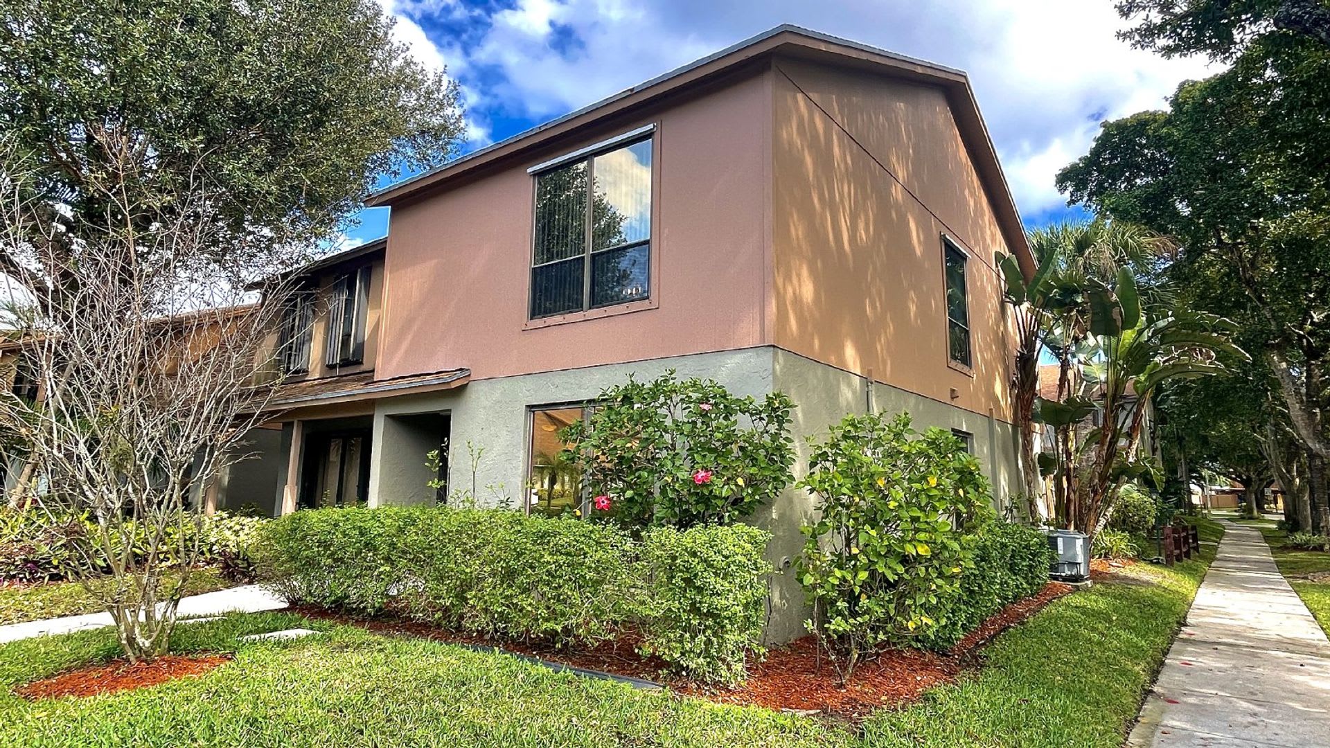 Spacious 2-Bedroom, 2.5-Bath Home with Elegant Hardwood & Tile Floors – photo 2