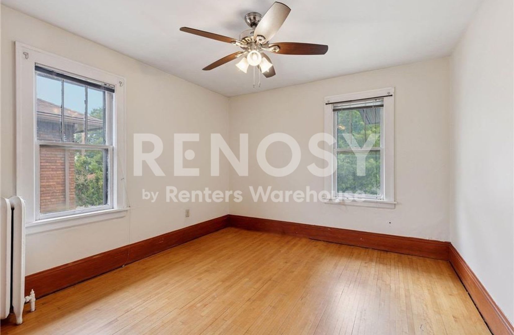 Spacious 2 Bedroom 1 Bath Upper Level Duplex in St. Paul – photo 4