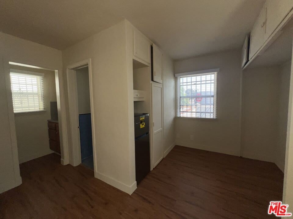 1306 1/2 S Mansfield Ave – photo 5