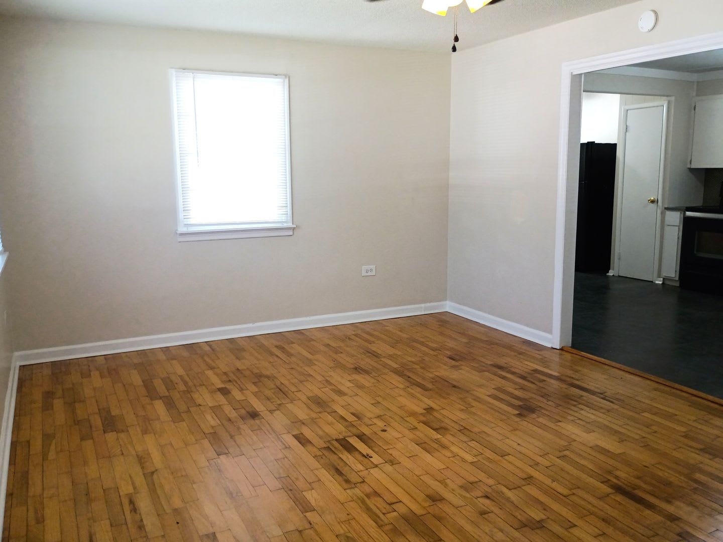 Cute 3Bed/1Bath house with fenced backyard – photo 5