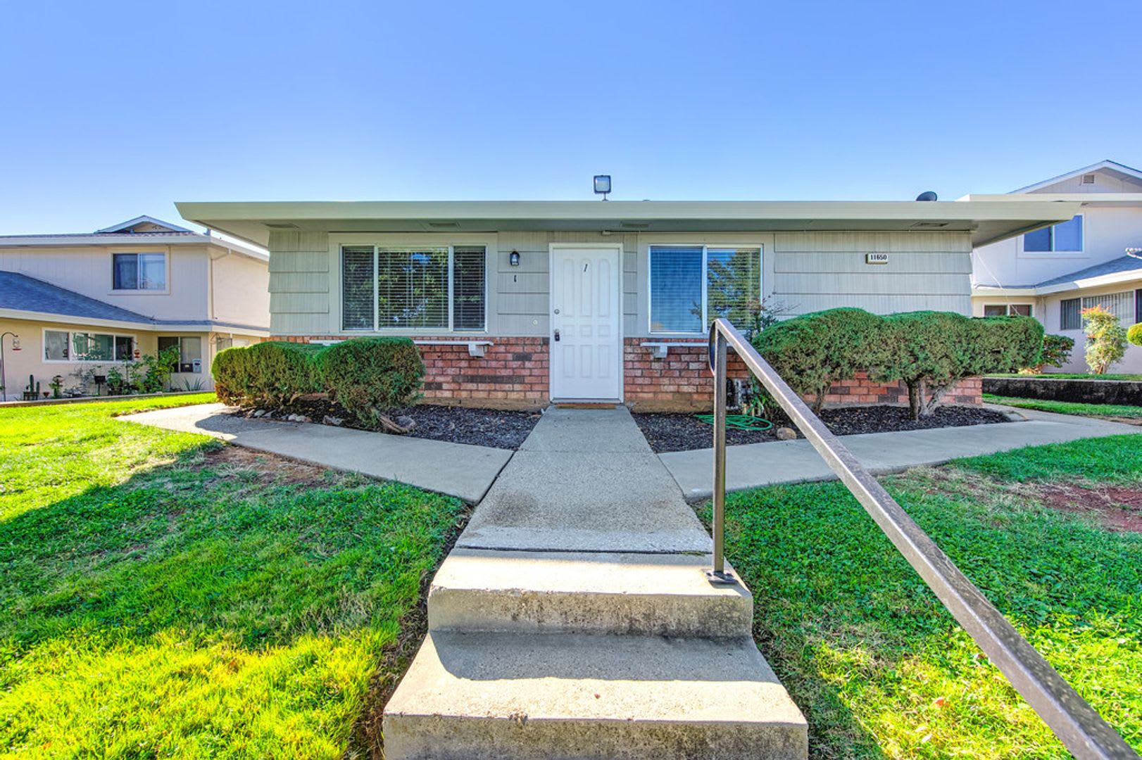 2 bedroom, 1 bath – photo 4