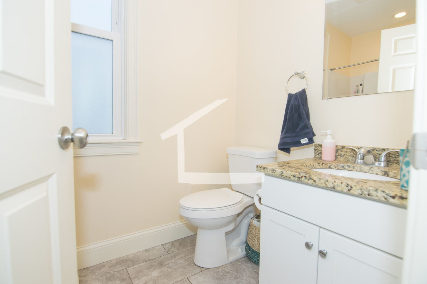 Nice 4 Bed Near Bu – photo 1