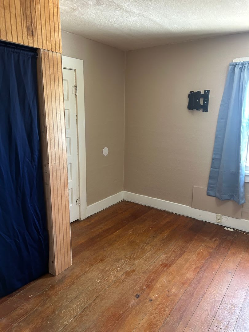 Charming 2 Bedroom Home With Spacious Yard – photo 5