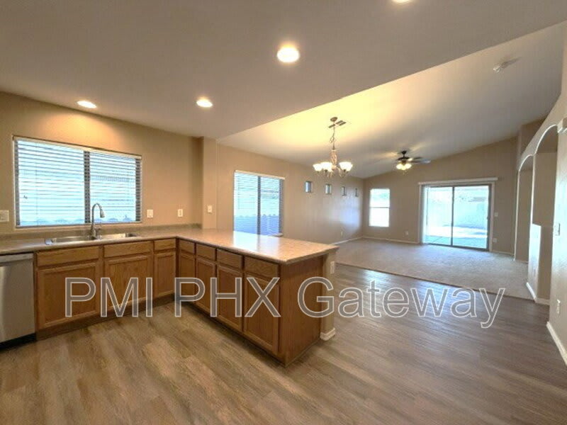 3238 E Elgin St – photo 5