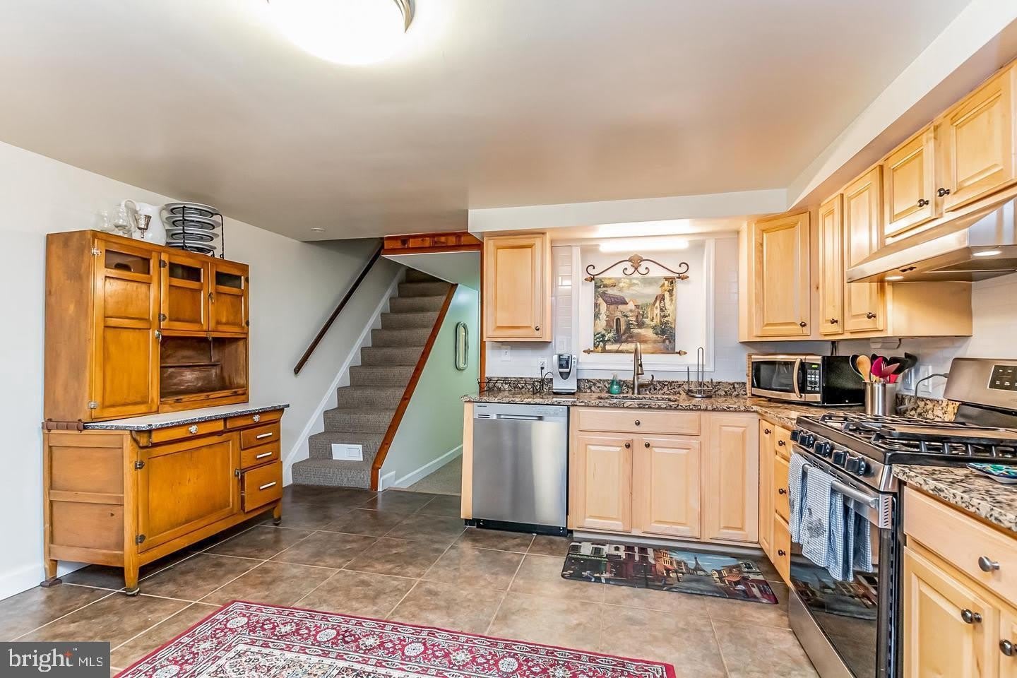 335 DREW Street – photo 5