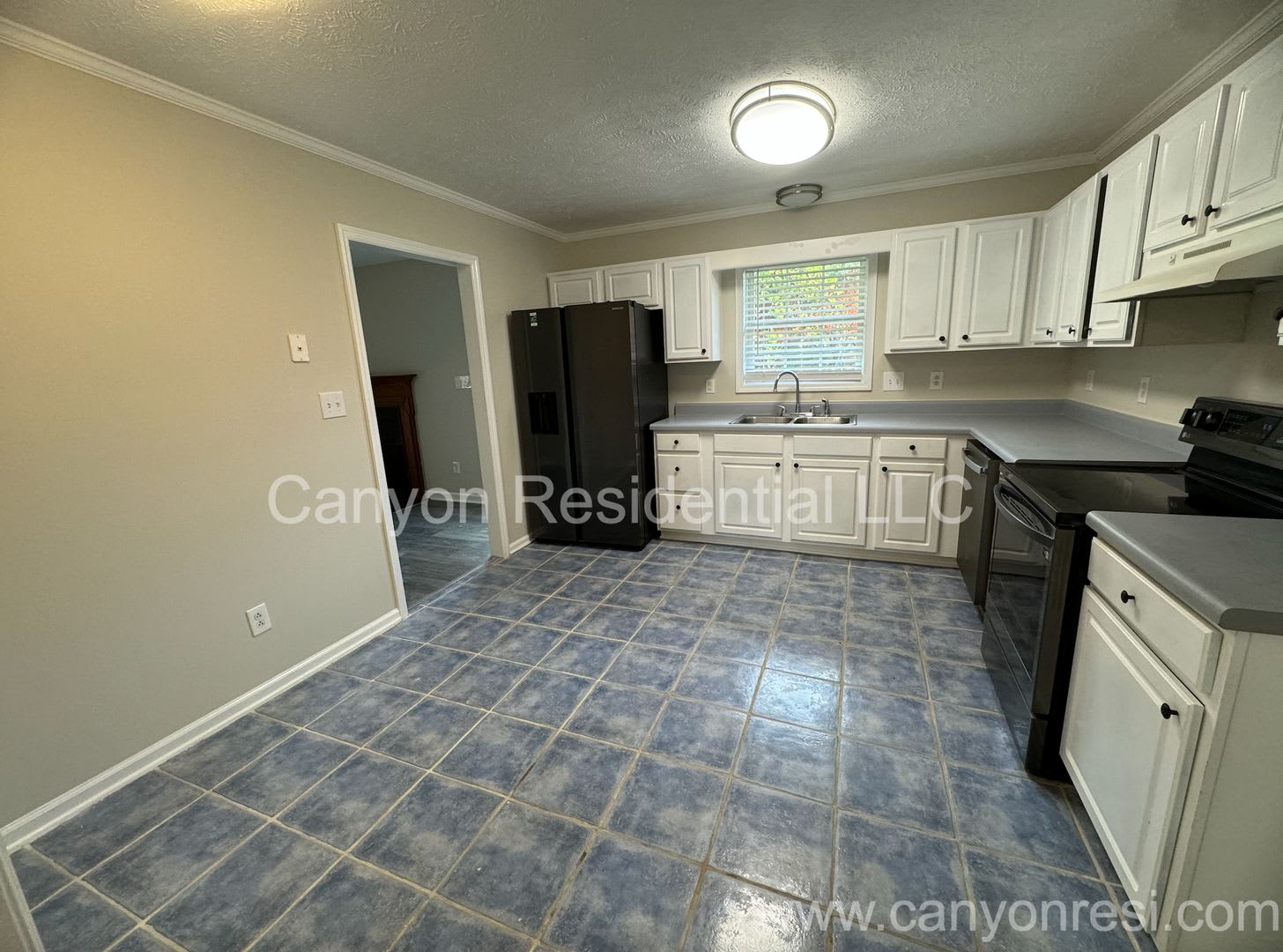 Recently Renovated 3 Bedroom Beautiful home! – photo 4