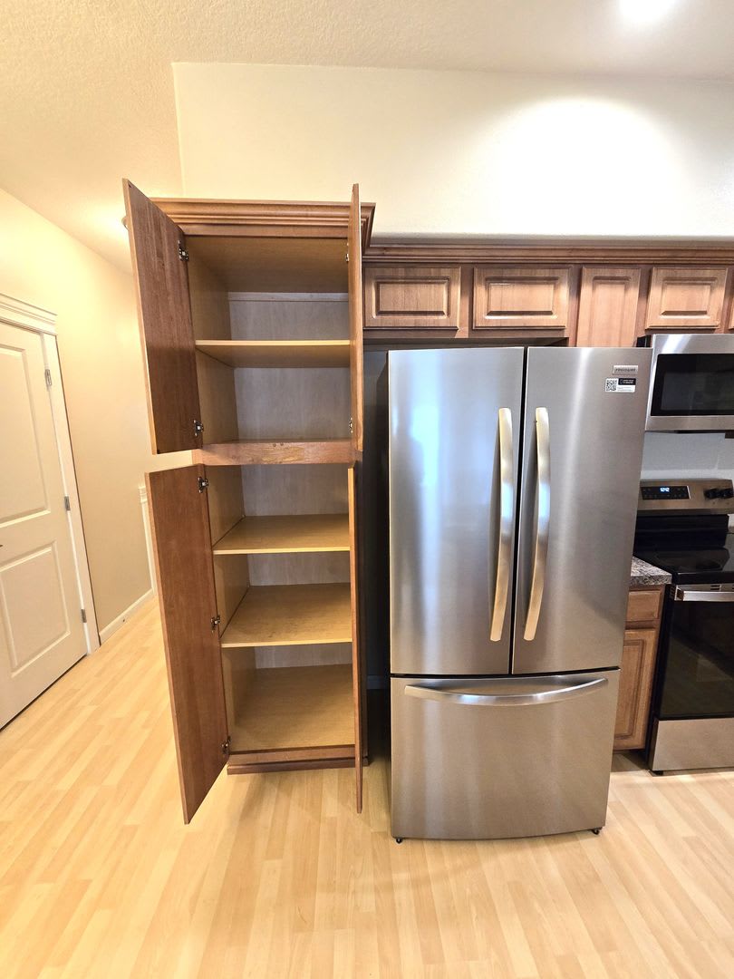Great Location! Well maintained Townhome, one car garage, fenced backyard! – photo 4