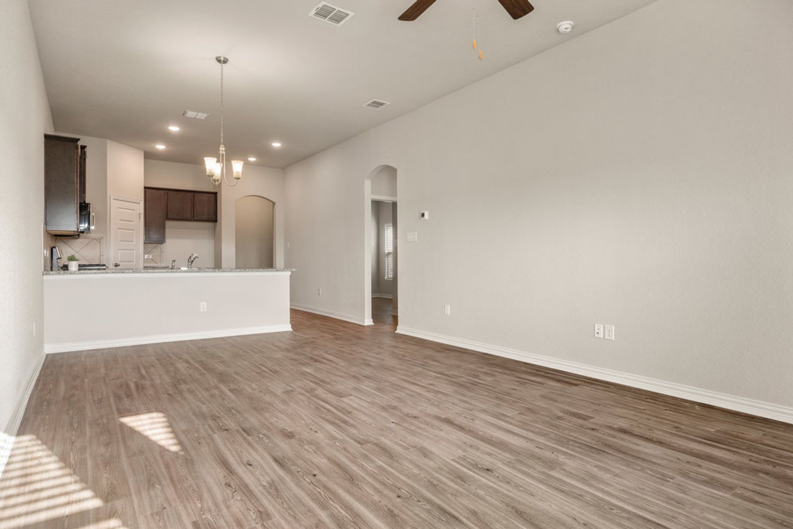 AVAILABLE NOW! STUNNING 3 BEDROOM DUPLEX LOCATED IN CONVERSE, TX! – photo 2
