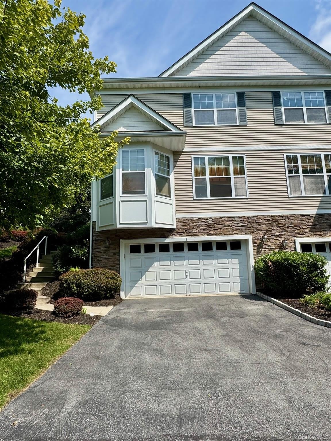 8 Green Court – photo 1