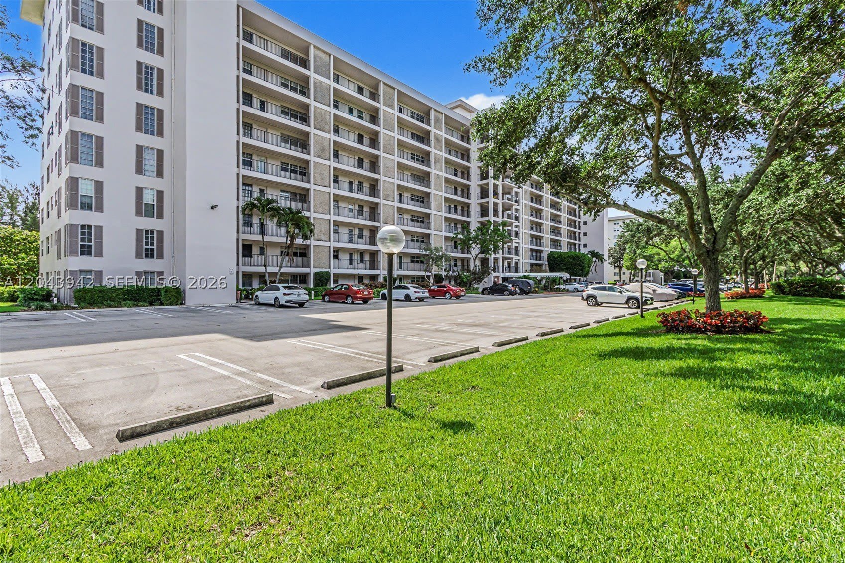 3250 N Palm Aire Dr – photo 1