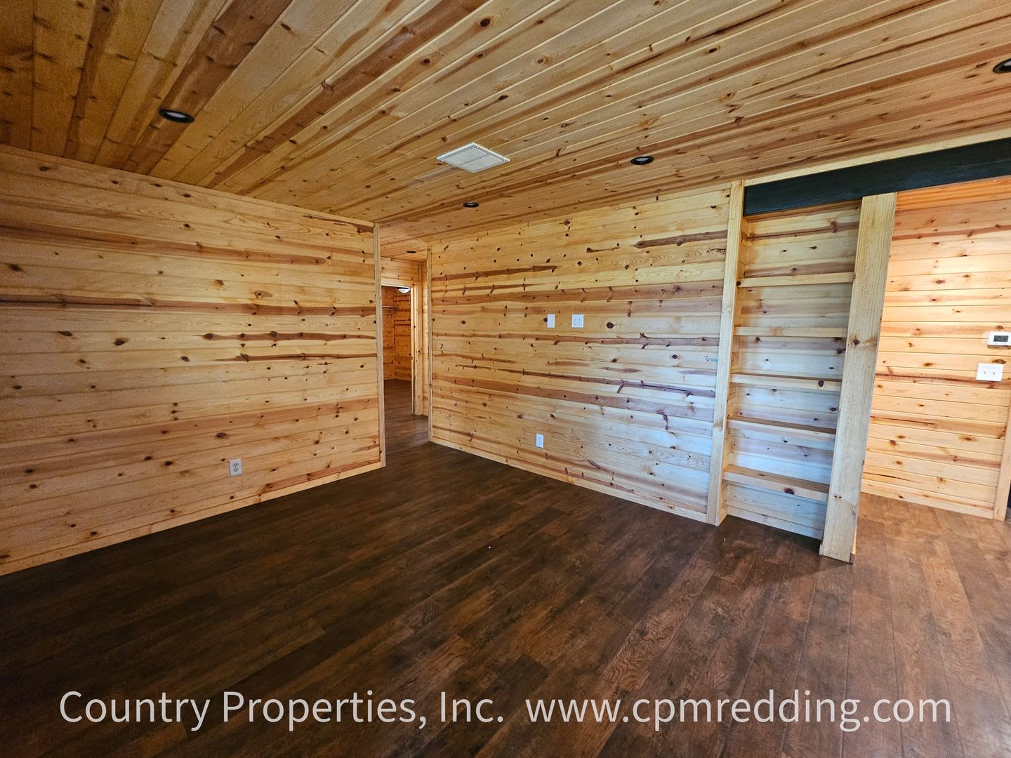 Country Living with 4 Bedrooms plus an Office! – photo 2