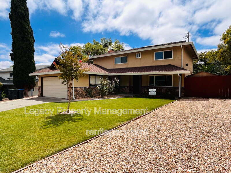 493 Dahlia St – photo 2
