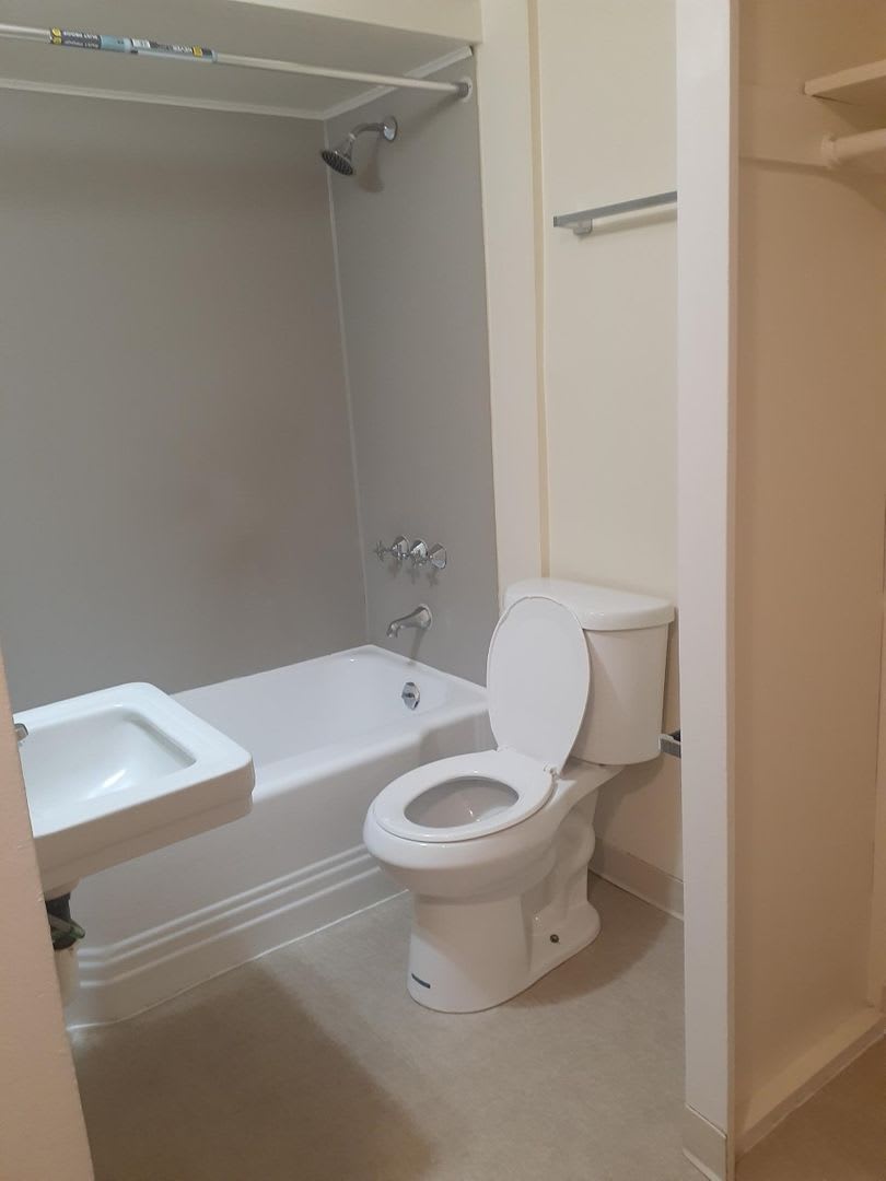 California Avenue Apartments – photo 5