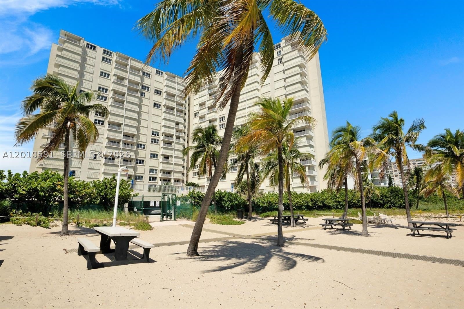 750 N Ocean Blvd – photo 1