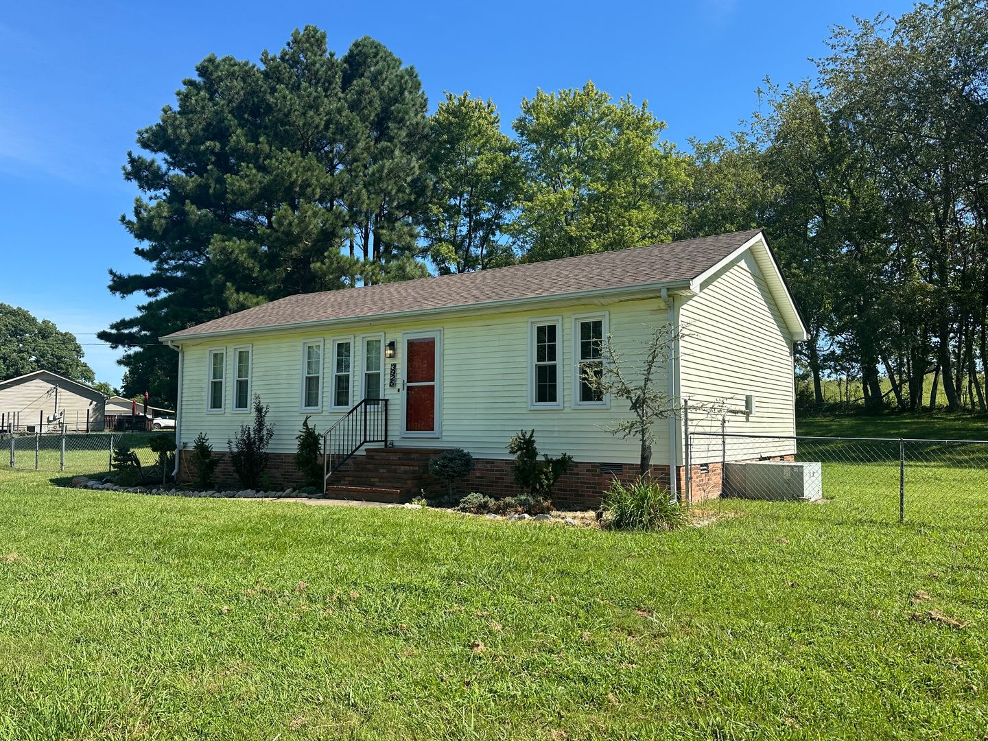 FOR LEASE- 3 BED 1 BATH SINGLE FAMILY HOME IN LEBANON! – photo 2