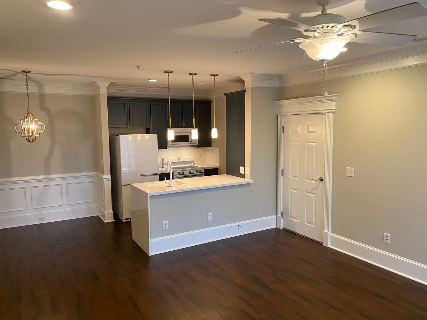 Charming 1-Bedroom Home in Secure Cary Location with Modern Finishes! – photo 5