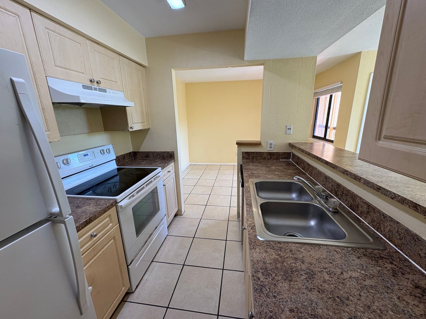 AVAILABLE NOW 1/1 Condo for Rent in Fort Myers – photo 3