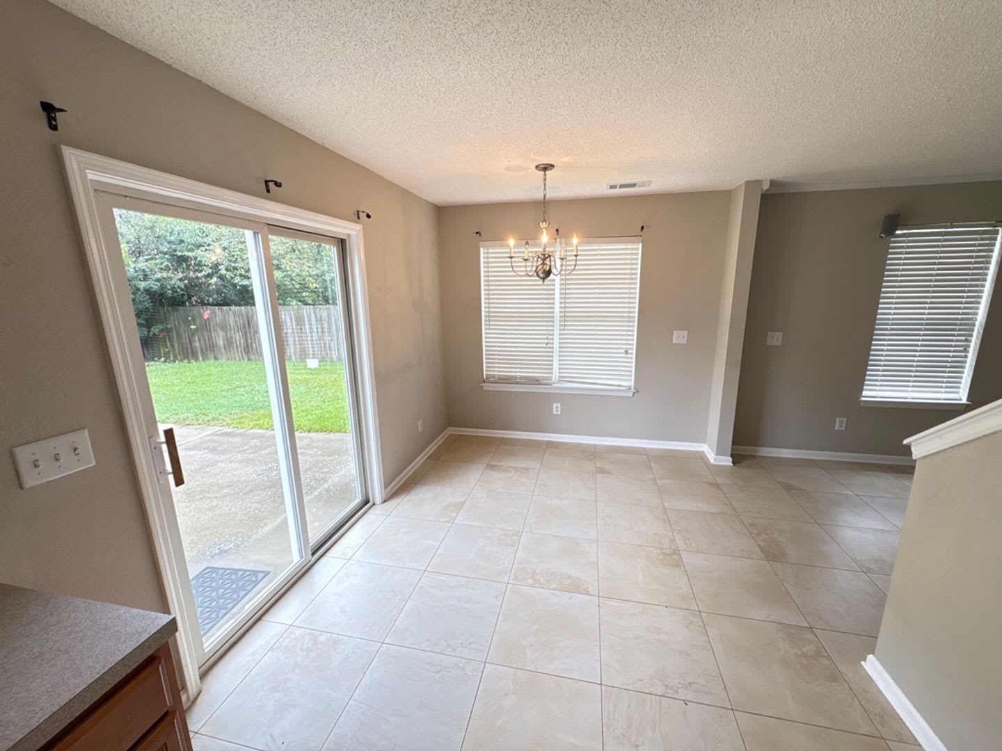 3 bedroom with fenced backyard – photo 4
