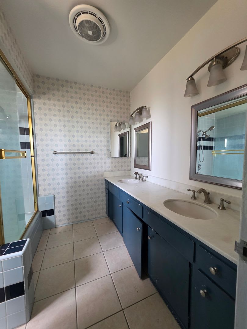 Stunning Del Cerro View Home with Spacious Split-Level Layout – photo 4