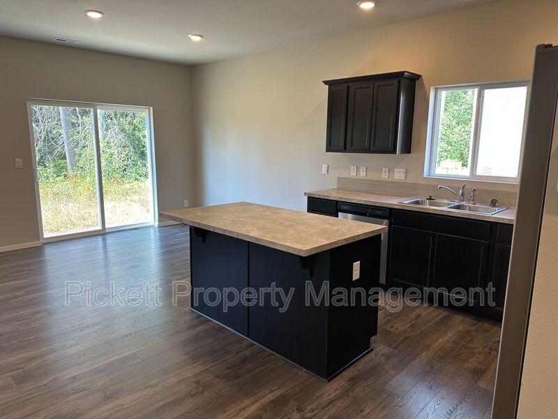 6461 Hornet Cir NE – photo 3
