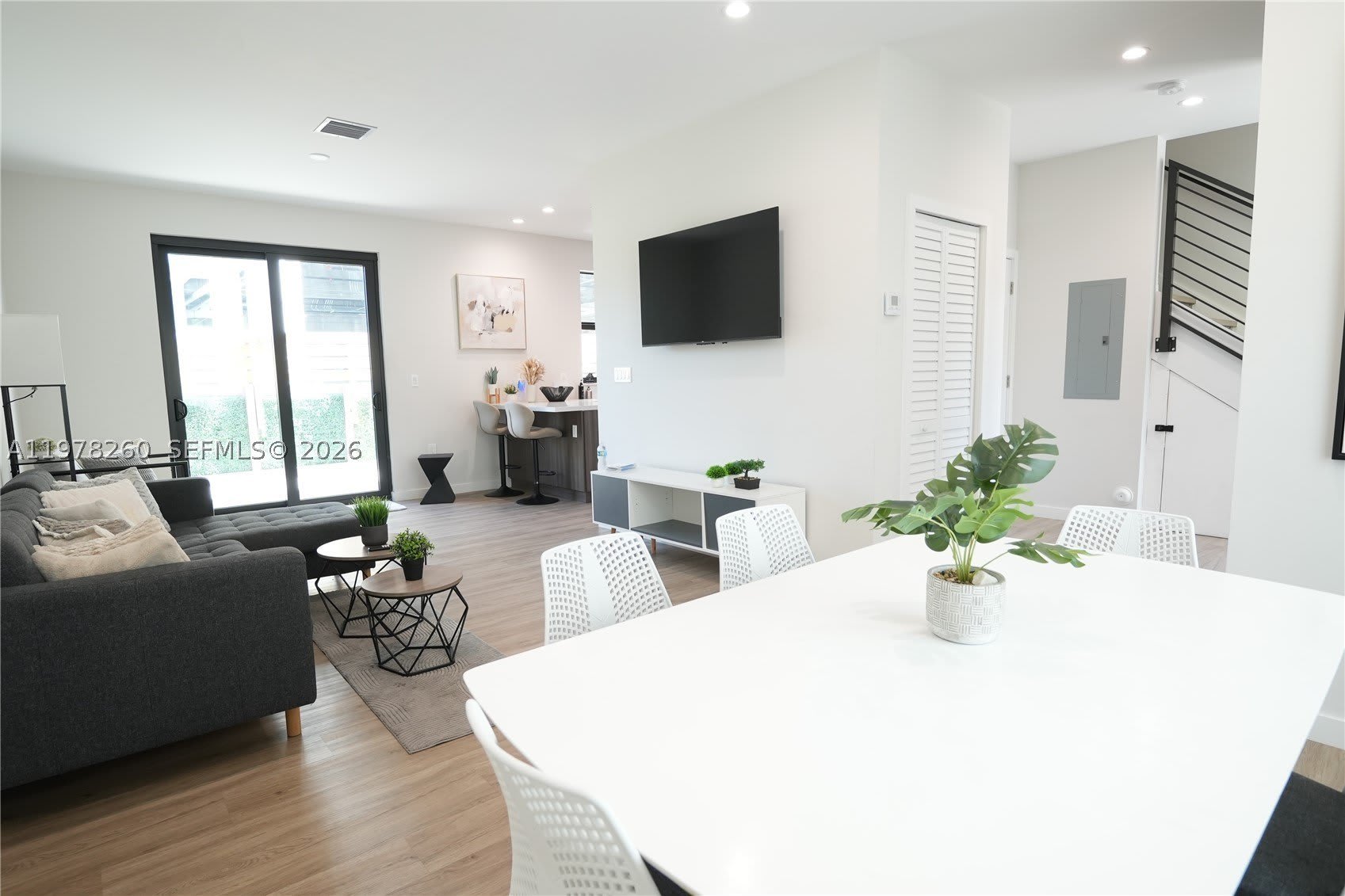 211 Se 4Th St – photo 1