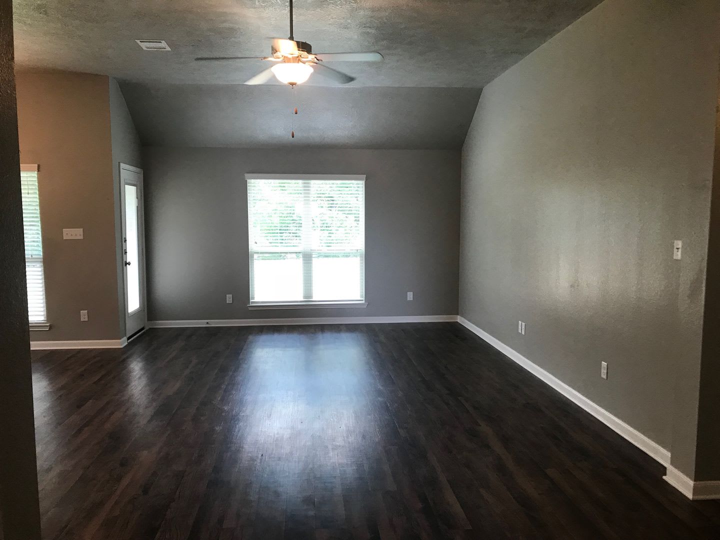 Spacious Single-Family Home Available Soon! – photo 3