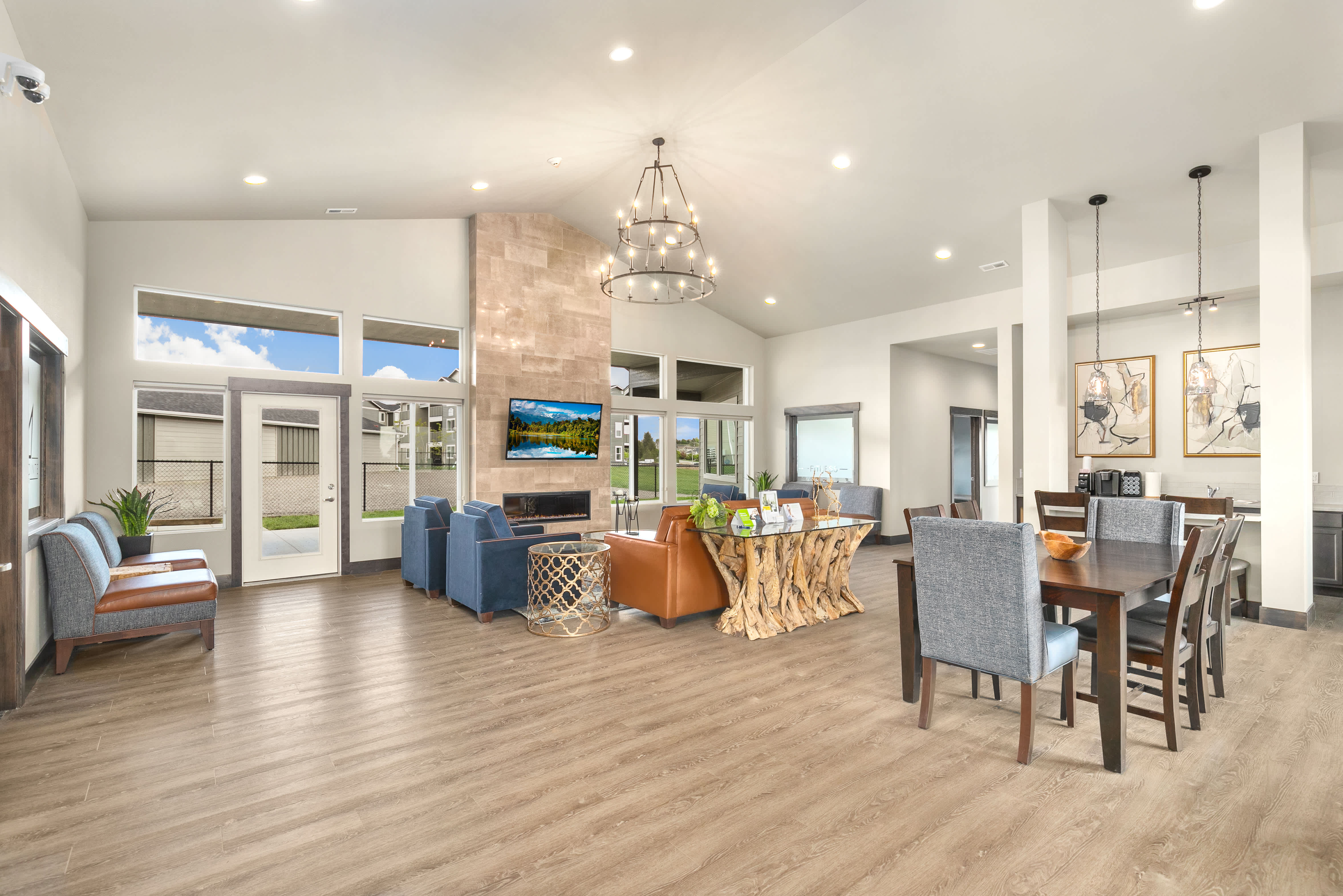 Crown Pointe Apartments – photo 5