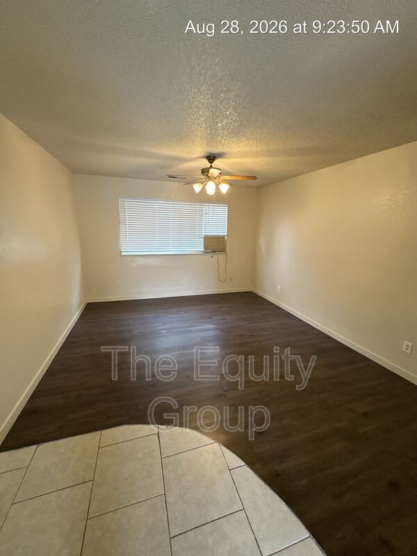 1009 W Laura – photo 2