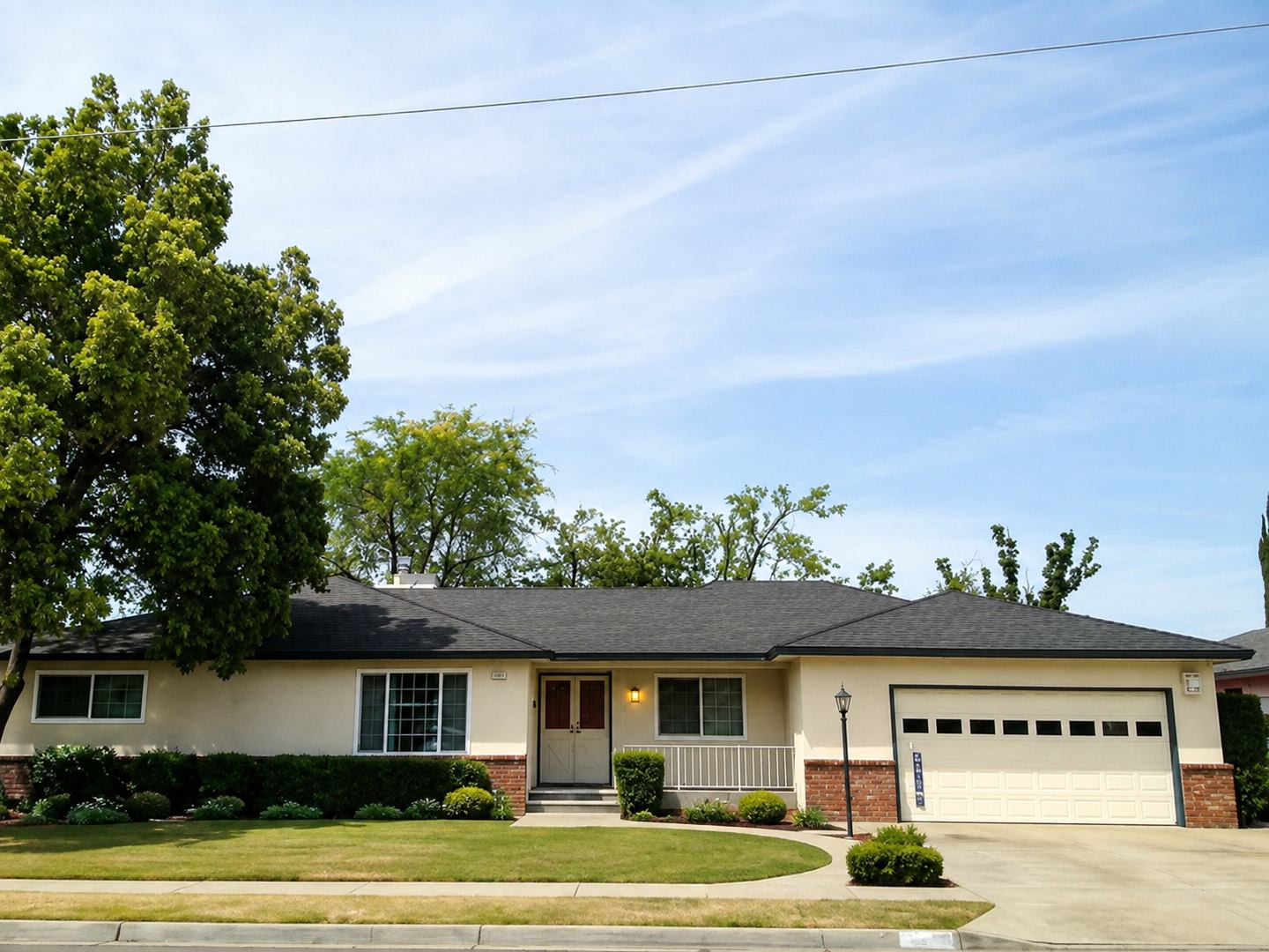 Spacious 3-Bedroom, 2.5-Bath Home for Rent in Fresno! – photo 1