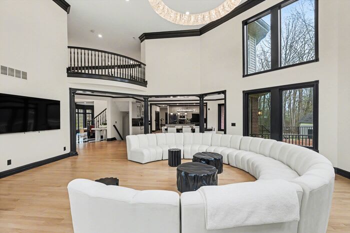 6986 Montgomery Drive – photo 4