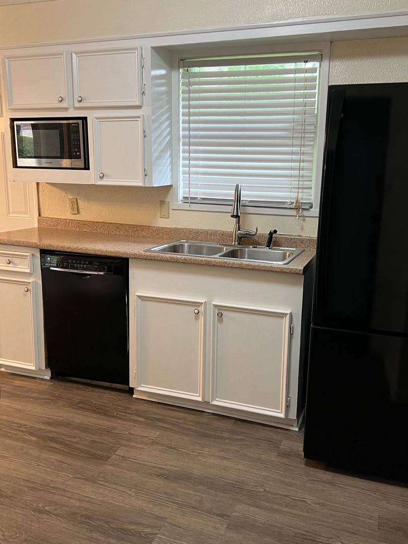 3 Bedroom, 1 Bath – photo 5
