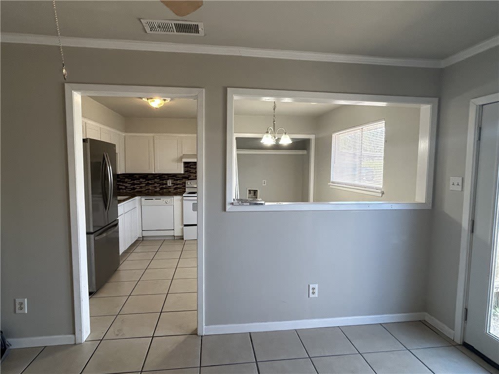 1606 Cimmarron Street – photo 4