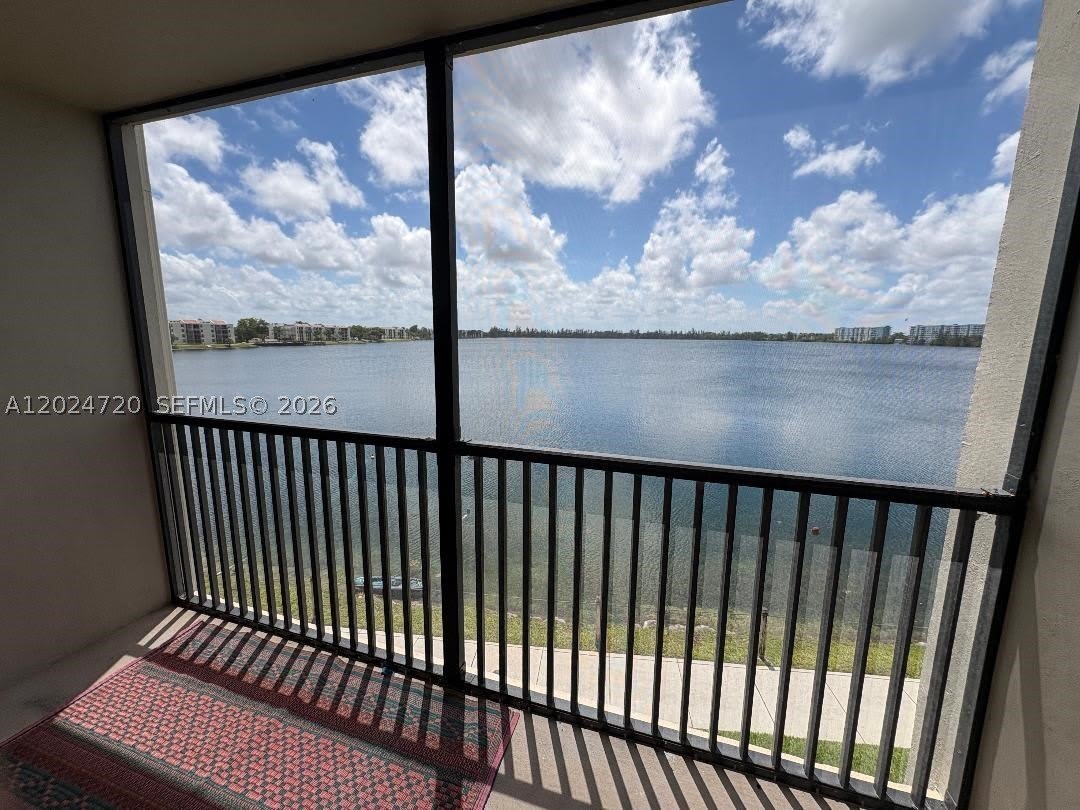 111 Lake Emerald Dr – photo 2