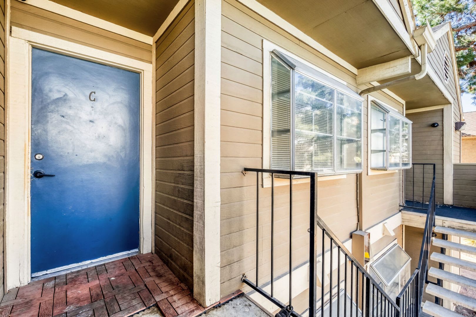Move-In Ready 2-Bedroom with Cozy Fireplace! – photo 3