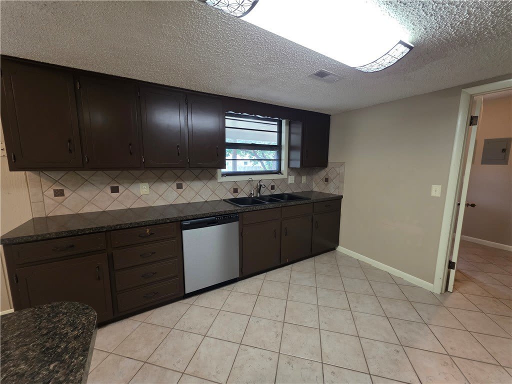 1806 Lawrence Street – photo 5