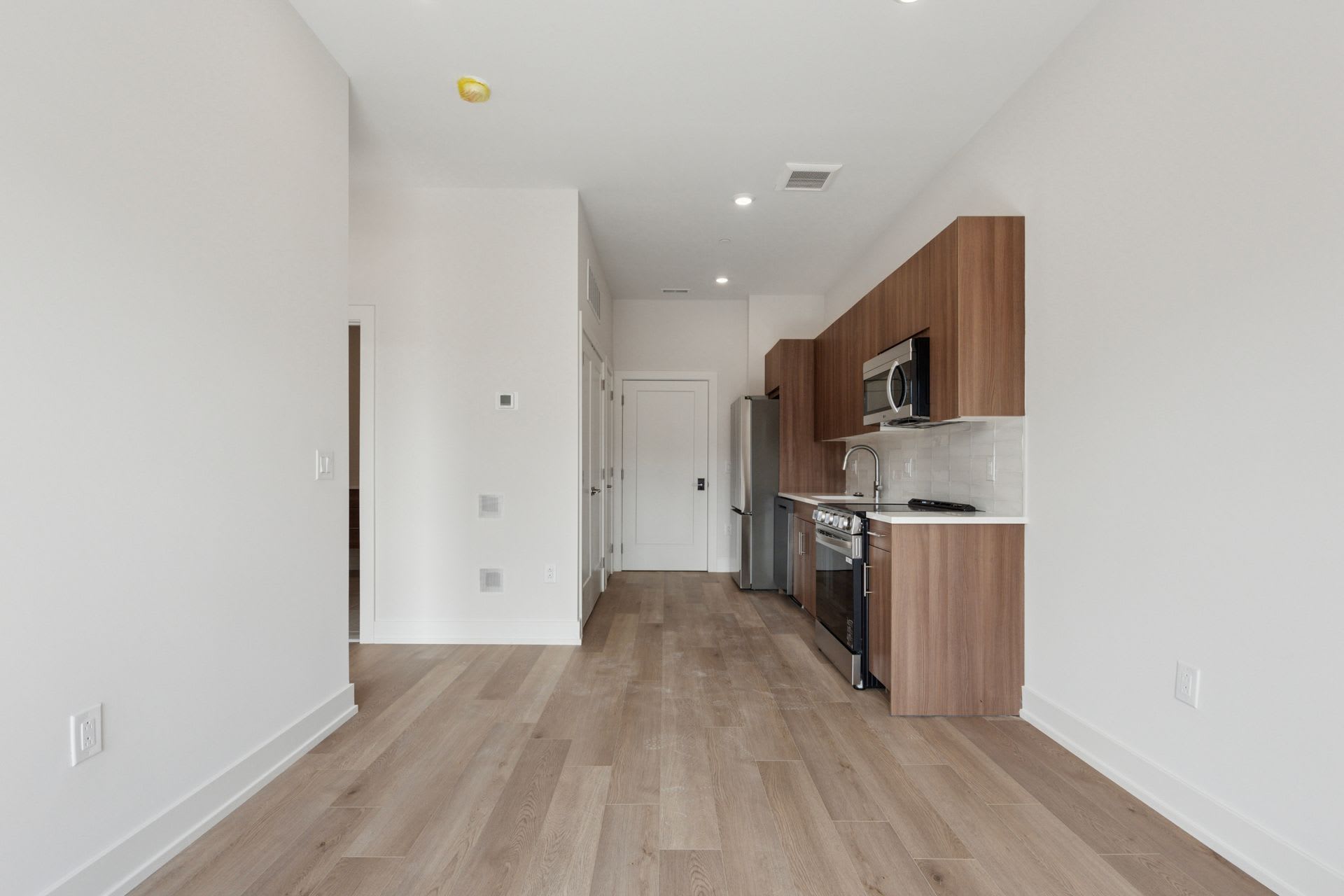 130 West Girard Avenue – photo 3
