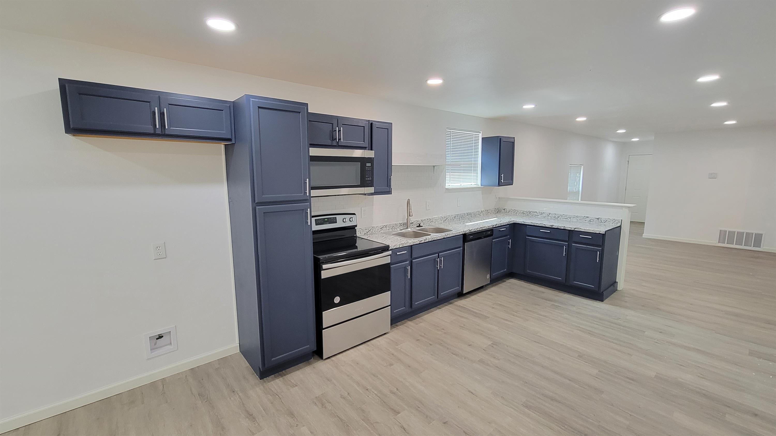 301 Robbins Street – photo 5