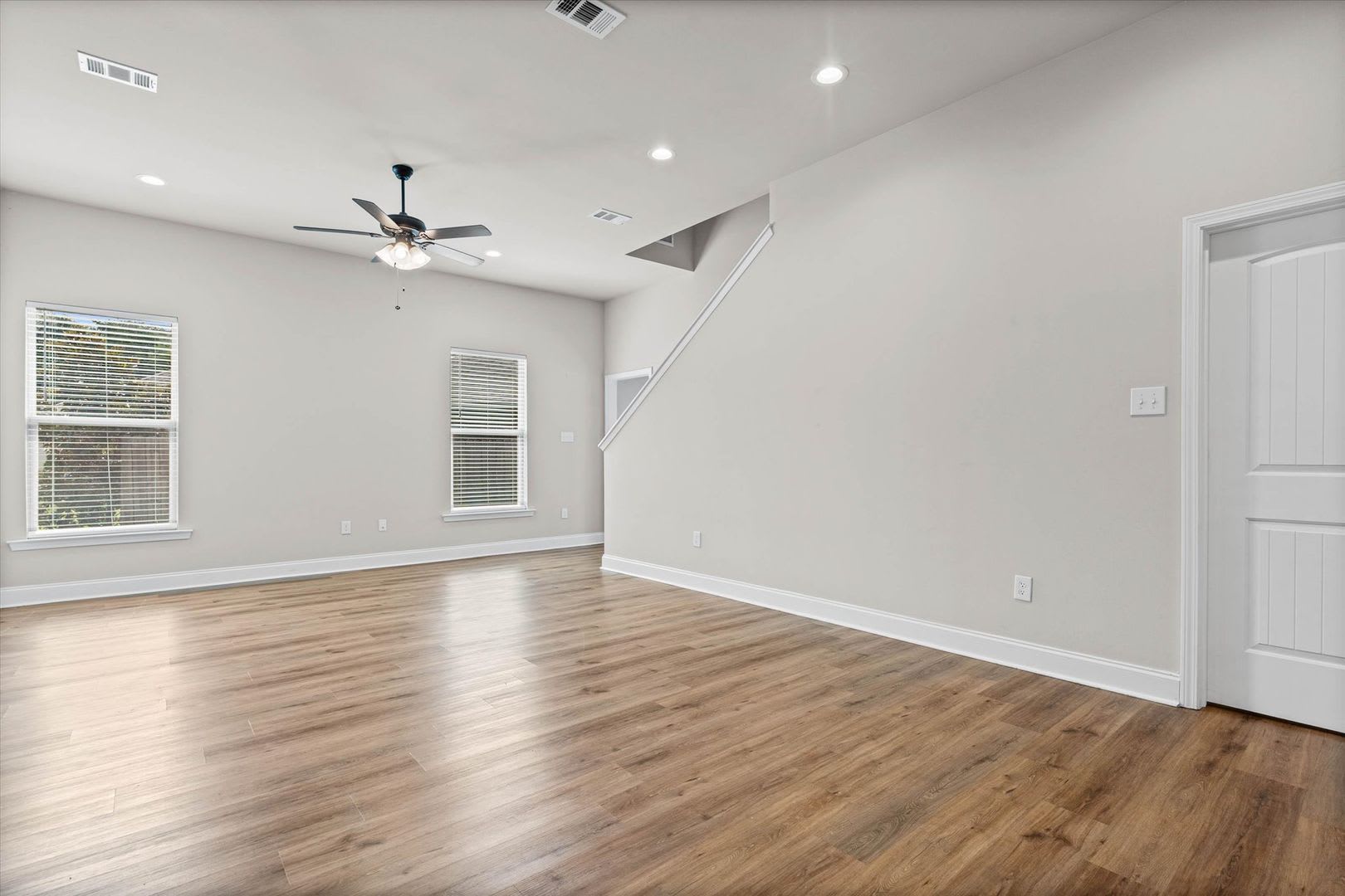 GREAT LOCATION IN CYPRESS GATES COMMUNITY – photo 3